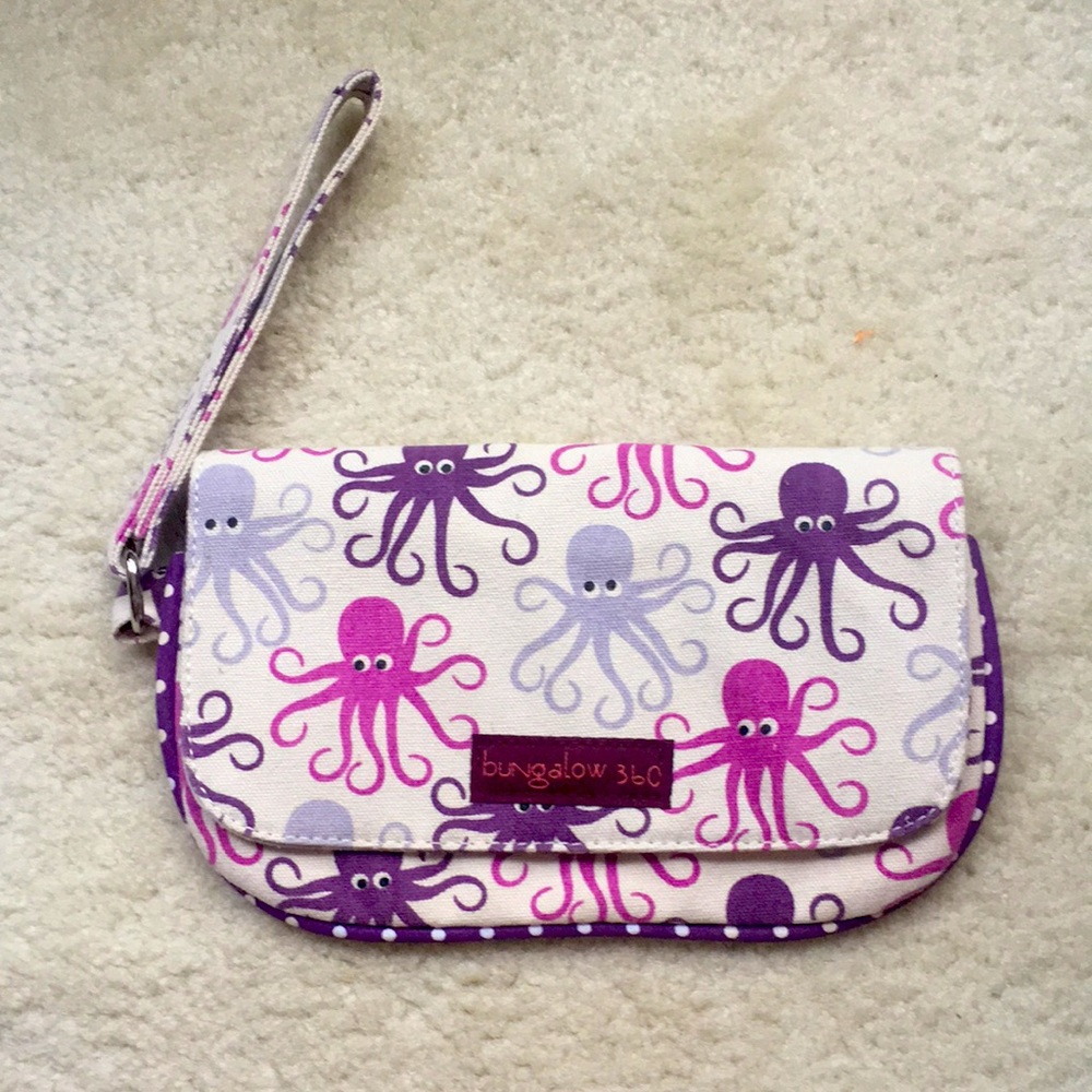 Bungalo 360 octopus 🐙 wristlet